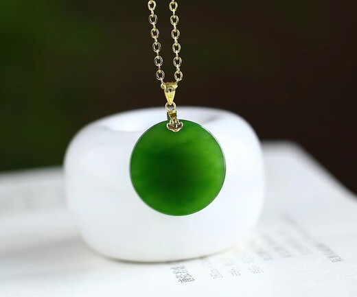 Li Shen 18k gold inlaid with natural Xinjiang Hotan Jasper 20mm round brand pendant old material spinach green Wushi brand necklace pendant