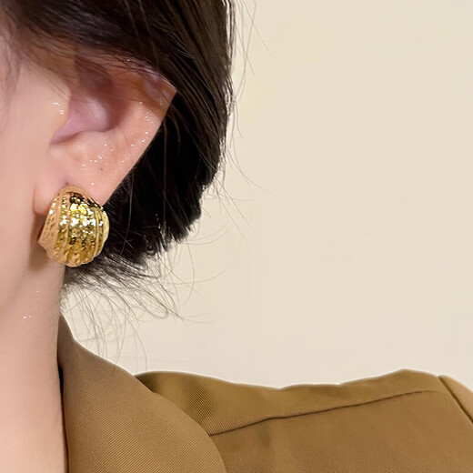 Metal pleated earrings for women, niche design, irregular earrings, 2024 new trendy simple earrings, golden irregular pleated earrings, one pair