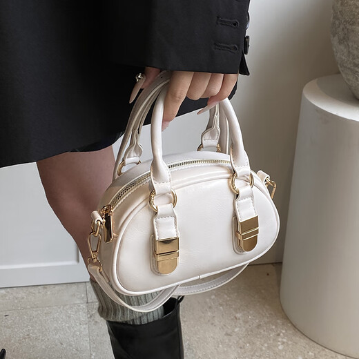 Junbu Guangzhou Sac à shirgin de niche Sac de bowling à main pour les femmes 2025 Nouveau sac de texture de mode printemps et d'été Sac 100 noir