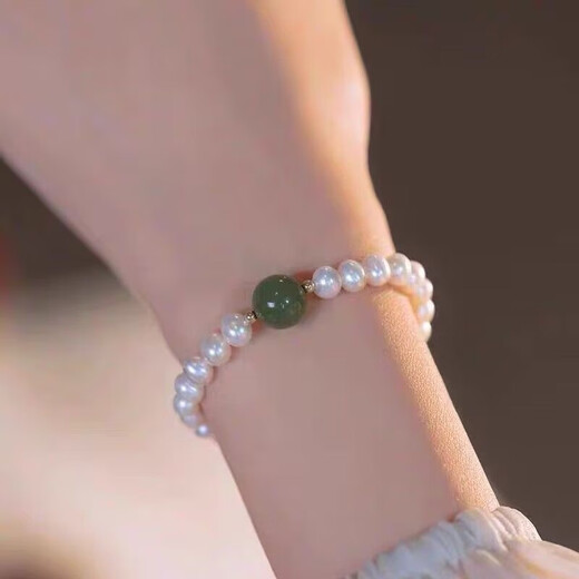 Bracelet chaud Qingdai pour femmes Ins Design 2024 Bracelet de perle polyvalent pour le meilleur ami Bracelet M1049 Bracelet Pearl Red