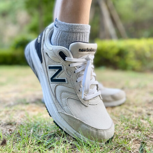 New Balance New Balance Men's 880 Serie Cushioning Aprendible Zapatillas de carrera de bajo techo MW880OF3 Rice de luz de luna MW880OF3-2E 40