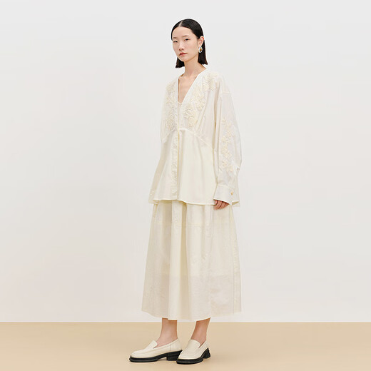 AUM (AUM) easy suit AUM 2025 spring new cotton V-neck bud sleeve embroidered top skirt off-white jacket M