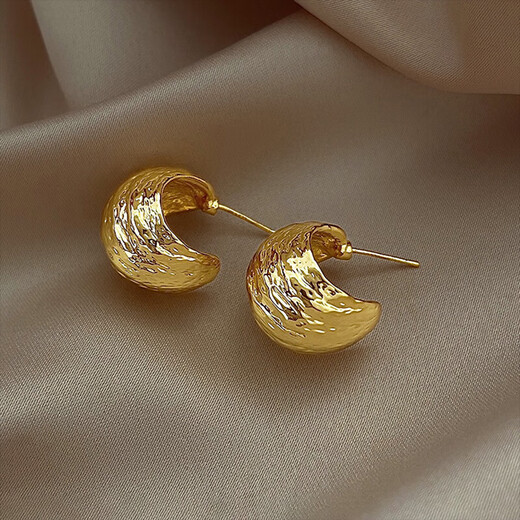 Metal pleated earrings for women, niche design, irregular earrings, 2024 new trendy simple earrings, golden irregular pleated earrings, one pair