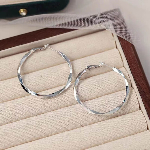 Guanpu Pavilion Fat Donglai's same style pt950 platinum plain hoop earrings PT950 large circle women's platinum earrings light luxury 520 free Mobius large earrings (inner diameter 3.5)