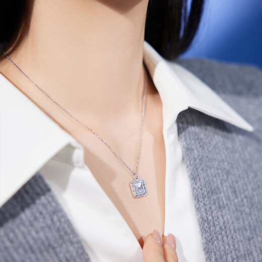 Lukfook Jewelry Broken Ice Platinum Necklace Platinum 950 Fish Scale Small Square Necklace Single Piece Price Approximately 5.97g