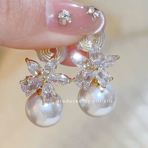 Luxurious and gentle French sweet ear clips for women without pierced earrings earrings for women flower imitation pearl mosquito coil earrings gift ear clip style without piercing