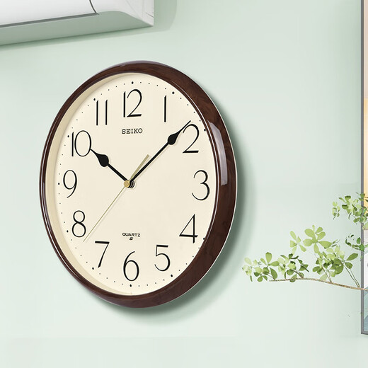 Seiko's new product Japan Seiko 11-inch sweeping second simple wall clock home punch-free bedroom silent clock diameter 28cm