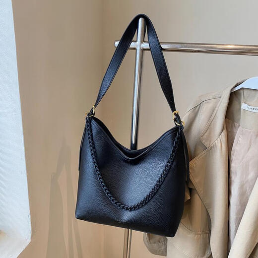 Nanbowan large capacity bag for women new niche 2025 design simple chain one-shoulder crossbody bag for work commuting tote TR6169 black