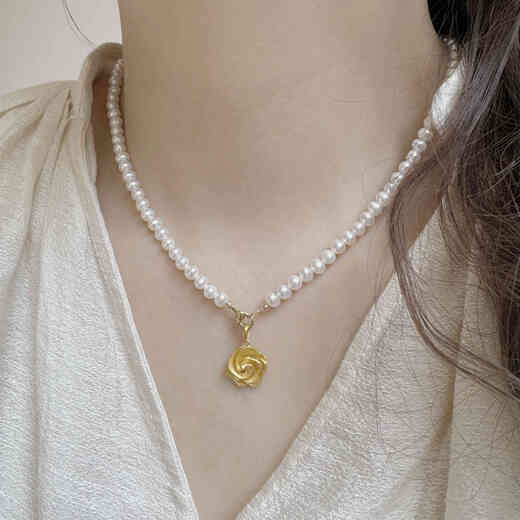 Chihuanzibuyu natural strong light freshwater pearl necklace for women with hanging pendant rose simple and versatile gift for mother 4.5mm total length 42cm medium natural pearl