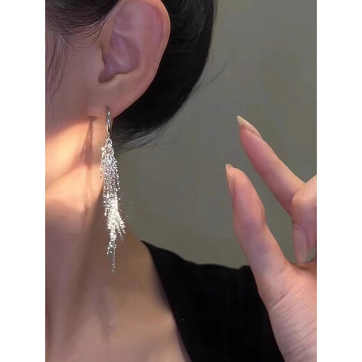 OFK999 Sterling Silver Shiny Long Metal Tassel Exaggerated Earrings Light Luxury Niche Design Temperament Versatile Silver Long Tassel Earrings Pair Old