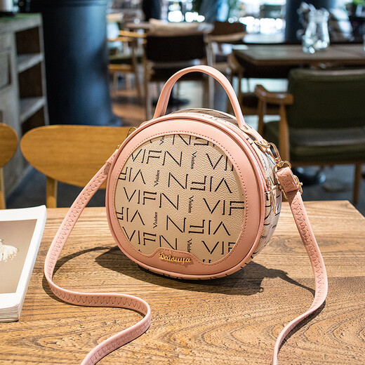 Vogelscheuche Herbst und Winter vielseitige kleine Tasche für Frauen 2024 Neue trendige Internet-Promi kleine runde Tasche französische Textur beliebtes One-Shoulder-Crossbody-Taschenbrief Kaffee mit Brown