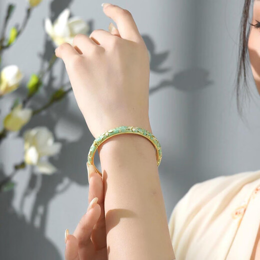WSAY. Authentic Beijing cloisonné bracelet for women, enamel thin circle opening, gold-plated Hanfu features, counter four-leaf clover, light green oval, oval supermarket
