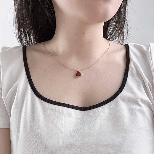 Juke 18K gold mini skirt rose gold pendant au750 color gold gold clavicle chain chain female birthday gift 18k gold rose gold (pendant + 18K gold necklace) mini skirt (red agate)