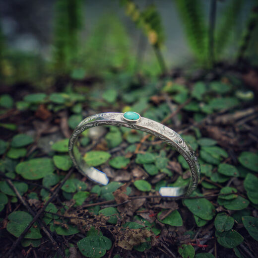 Tomihisa Indian men and women fashion carved arabesque bracelet turquoise 18k gold 950 silver non-Washimi Takahashi northworks