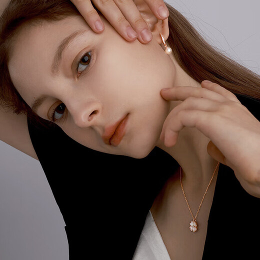 Helena's light luxury four-leaf clover necklace for women, gold color, high-end and exquisite clavicle chain, birthday and Valentine's Day gift for girlfriend, HR official four-leaf clover necklace, rose gold