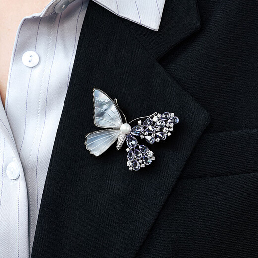 HKHL with certificate, white shell butterfly brooch for women, high-end freshwater pearl corsage, light luxury, anti-exposure brooch, freshwater pearl butterfly brooch, certificate + light luxury gift box