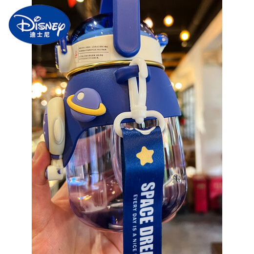 Disney (Disney) Children's Water Cup Boys Summer Cute Magil d'enfant Plastique Paille Paille Casse d'enfants Grands Capacité portant Kettle AA Grade Food Grade Food Fourni Blue 830 ml Cup + [Brush Cup + Sticker]