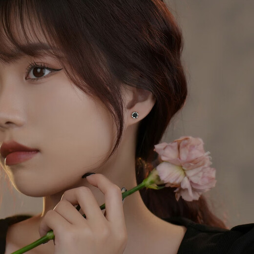 Guanpu Pavilion Fat Donglai's same style men's platinum earrings PT950 black agate men's and women's niche design no-removal platinum earrings platinum black agate earrings