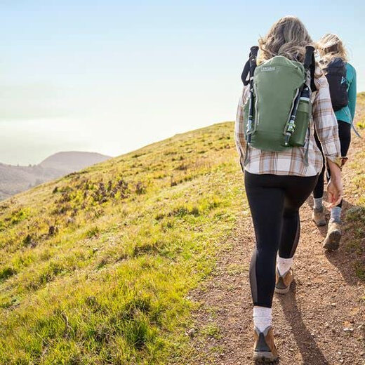 Camelbak Cloud Walker 18L Hydration Bag Backpack 2L Water Tank Matte Green