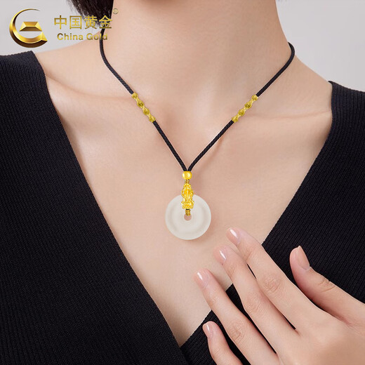CHINA GOLD 18K gold Pixiu peace buckle necklace for men and women chalcedony pendant Valentine's Day birthday gift for girlfriend and lover 18K Pixiu peace buckle necklace