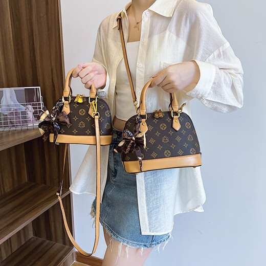 
casa-kupsCK presbyterian bag women's bag new high-quality retro fashion handbag one-shoulder crossbody bag versatile shell bag large size