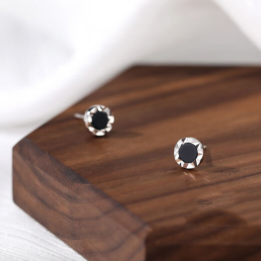 Guanpu Pavilion Fat Donglai's same style men's platinum earrings PT950 black agate men's and women's niche design no-removal platinum earrings platinum black agate earrings