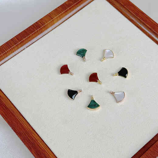 Juke 18K gold mini skirt rose gold pendant au750 color gold gold clavicle chain chain female birthday gift 18k gold rose gold (pendant + 18K gold necklace) mini skirt (red agate)