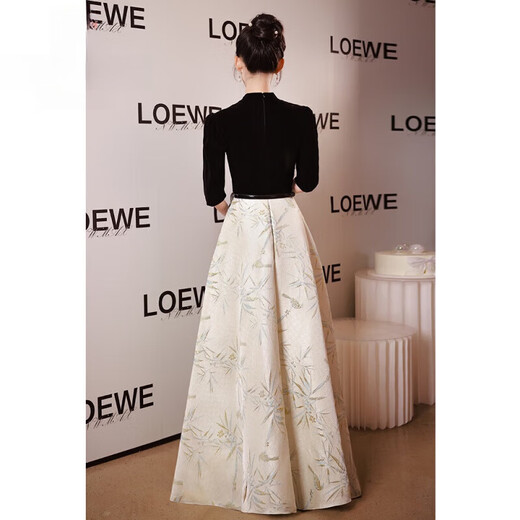 Fan Zheyin high-end atmospheric banquet evening dress for women 2025 new temperament light luxury niche adult ceremony hosting high-end engagement 2182 black stitching V-neck mid-length S