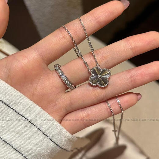 Hunter high version four-leaf clover 18K gold platinum gold laser necklace female couple niche light luxury high-end does not fade