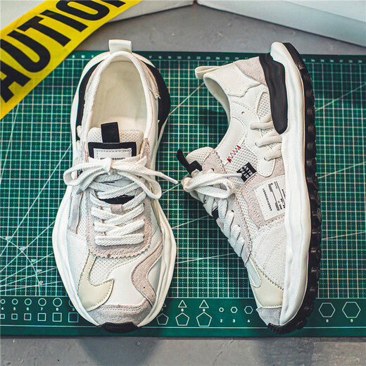 Zapatos para hombres Langyanxuan 2024 zapatos nuevos para los zapatos de papá de la running de otoño y el invierno de los hombres para los zapatos de papá resistentes a la ropa para hombres sin deslizamiento.