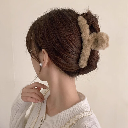 Hesiyu Plush Clip High-end Winter Hair Clip for Girls Back of Head Sand Shark Clip Hair Clip Hair Accessory Plush Dark Brown (11CM)