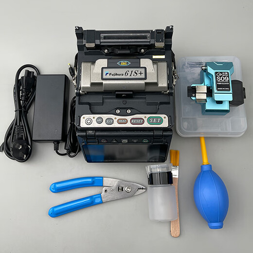 Cloud -Test Kommunikation Yun Test Faser Spleißmaschine verwendet Schweißmaschinen Fusion Faser Fujikura Sumitomo Kazuo Jilong Zhong Elektrische Airoke Hausschweißmaschine Faser Spleißmaschinenfaser Spleißmaschine optischer Kabelstreifen Heiße Schmelze Vollautomatische Gürtelmaschine Fujikura 61S+ (glätten stabile manuelle Flips glätten, 100 Kilometer zu erfolgen.