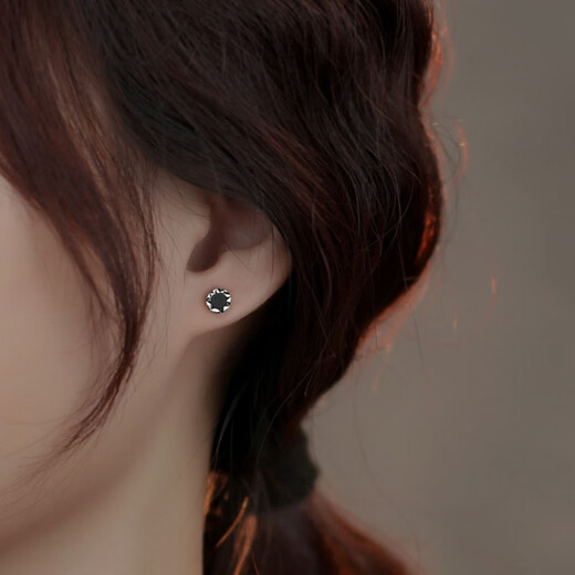 Guanpu Pavilion Fat Donglai's same style men's platinum earrings PT950 black agate men's and women's niche design no-removal platinum earrings platinum black agate earrings