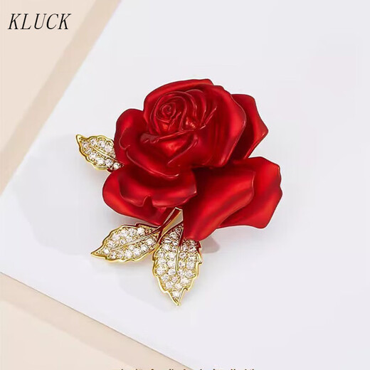 KLUCK gold store model Chinese red rose brooch, high-end women's corsage, high-end sense brooch, new exquisite style, three-petal red rose corsage