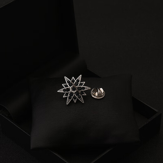 QUAMER retro gun black six-pointed star brooch men's suit versatile badge exquisite small lapel pin one retro silver