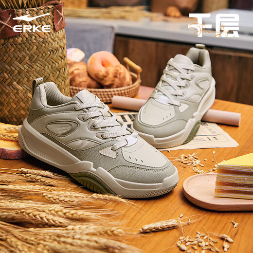 Hongxing Erke Herren Sommer Neue Outdoor-Herrenschuhe gespleißte kontrastierende Farbe dicker Sohle erhöhter Anti-Rutsch-Freizeitschuhe für Männertausendschichten