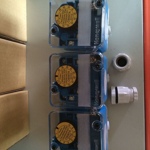 XMSJ霍尼韦尔火焰控制器FC1000A1001C7027A104 C7027A1049