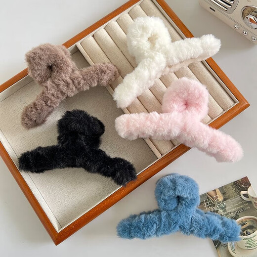 Autumn and winter plush hair clips, oversized shark clips, hair accessories, cross hair clips, hair clips for the back of the head, plush hair clips, 1 random color