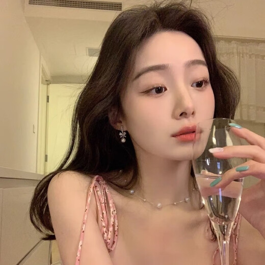 Nianfu ear clip earrings for women without pierced ears, new style, autumn and winter simple earrings with bows, mid-autumn gifts for girls, triangular ear clips, pearl bows