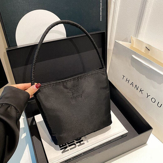 Korean Handbag Nylon 2026 New Women's Bag Fashion Embroidered Armpit Bag Versatile Shoulder Bucket Black Medium Bag