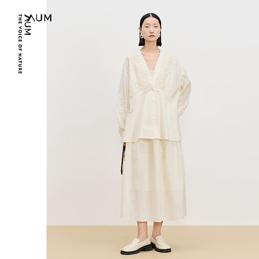 AUM (AUM) easy suit AUM 2025 spring new cotton V-neck bud sleeve embroidered top skirt off-white jacket M