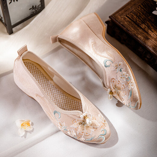 Qiaojiati Spring and Autumn Single Shoes Ethnic Style Retro One-Playing Thick Heel Old Beijing Cloth Shoes Women's Embroidered Shoes with Cheongsam Shoes /Qiongying //White 35