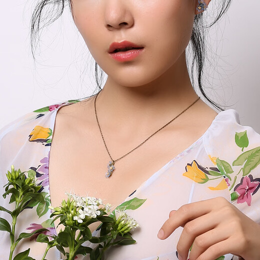 Michael Michaud American luxury jewelry brand Forget-me-not flower gold and silver necklace Temperament and fashionable jewelry for girlfriend’s birthday gift Forget-me-not three flower necklace