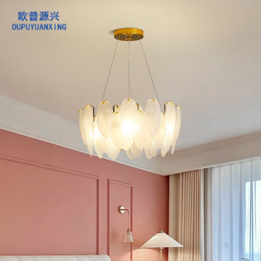 Opuyuanxing French Living Sala Chandelier 2025 Nuevo estilo crema de plumas creativas Lámpara de cristal de la luz del dormitorio principal de la luz de comedor Fuente de luz del espectro completo Fuente de luz RA9740CM1