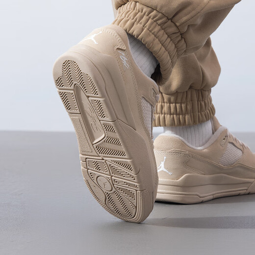 Nike (Nike) Chaussures féminines 2025 Nouvelles chaussures de sport d'été Jordan Court bas de basket-ball décontracté léger FZ9854-200 35.5