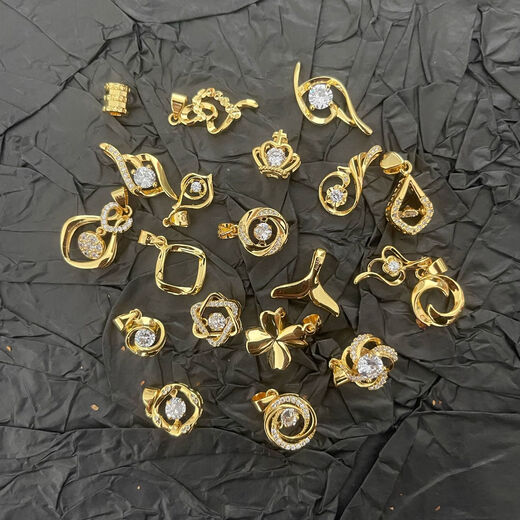 Shumo 18K gold pendant women's gold necklace single pendant single gold clavicle chain single pendant without chain 18k gold (crown)