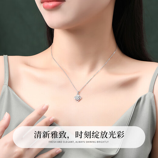 Lao Fengxiang Light Luxury Platinum Pendant Jewelry Women's Four-leaf Clover Necklace Classic Fashion Birthday Anniversary Gift for Girlfriend and Wife About 1.75g*Platinum Pendant*Branded Gift Box
