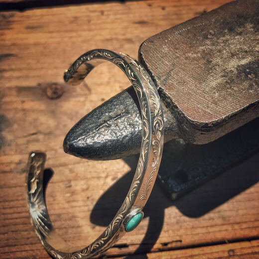 Tomihisa Indian men and women fashion carved arabesque bracelet turquoise 18k gold 950 silver non-Washimi Takahashi northworks