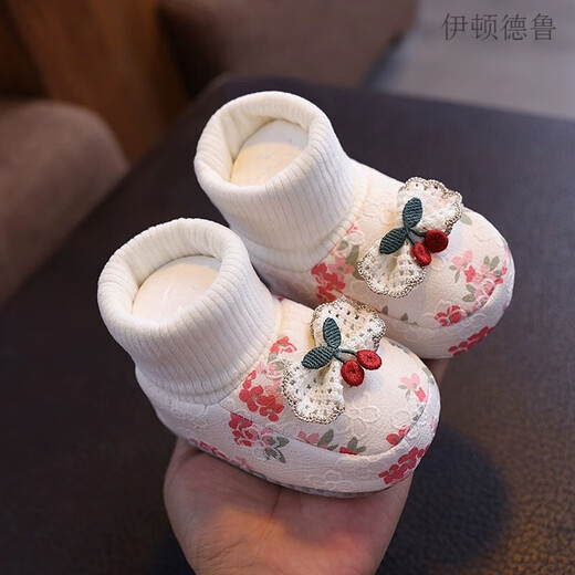 伊顿德鲁婴儿鞋防掉3-6-12月新生儿步前鞋子宝宝软底布鞋手工春秋不掉 米色樱桃 11 内长cm