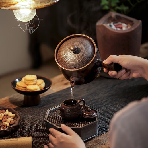 
Cooking tea in the stove, home use, tea boiling water, pure hand-pulled old rock mud side large capacity firewood pot, Rongtian brewing teapot, Cypress firewood No. 15913 Rongtian 750ml
